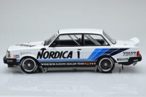 Volvo 240 Turbo Nordica #1 J. Cecotto / A. Olafsson ETCC Brno 1986 IXO 1:18 18RMC087 Kovina – slika 3 od 6