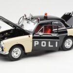 Volvo P121 Policija Revell 1:18 - image 2 of 8
