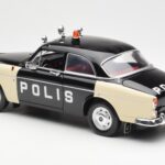 Volvo P121 Policija Revell 1:18 - image 7 of 8