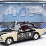 Volvo P121 Policija Revell 1:18 - image 8 of 8