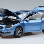 Volvo V60 D3 Power Moder FAW 1:18 9430839 Kovina - image 2 of 7