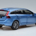 Volvo V60 D3 Power Moder FAW 1:18 9430839 Kovina - image 3 of 7