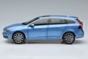 Volvo V60 D3 Power Moder FAW 1:18 9430839 Kovina – slika 4 od 7