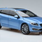Volvo V60 D3 Power Moder FAW 1:18 9430839 Kovina - image 5 of 7