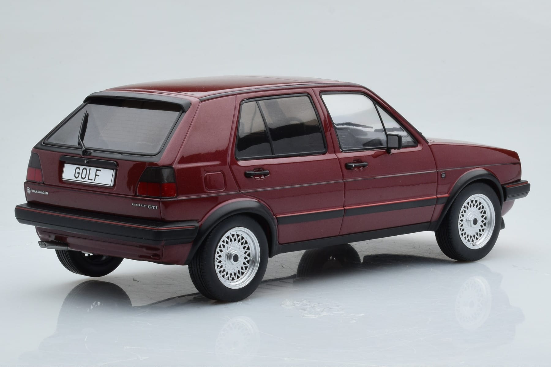 Volkswagen Golf GTI Mk2 Rdeč MCG 1:18 MCG18391 Kovina – slika 2 od 6