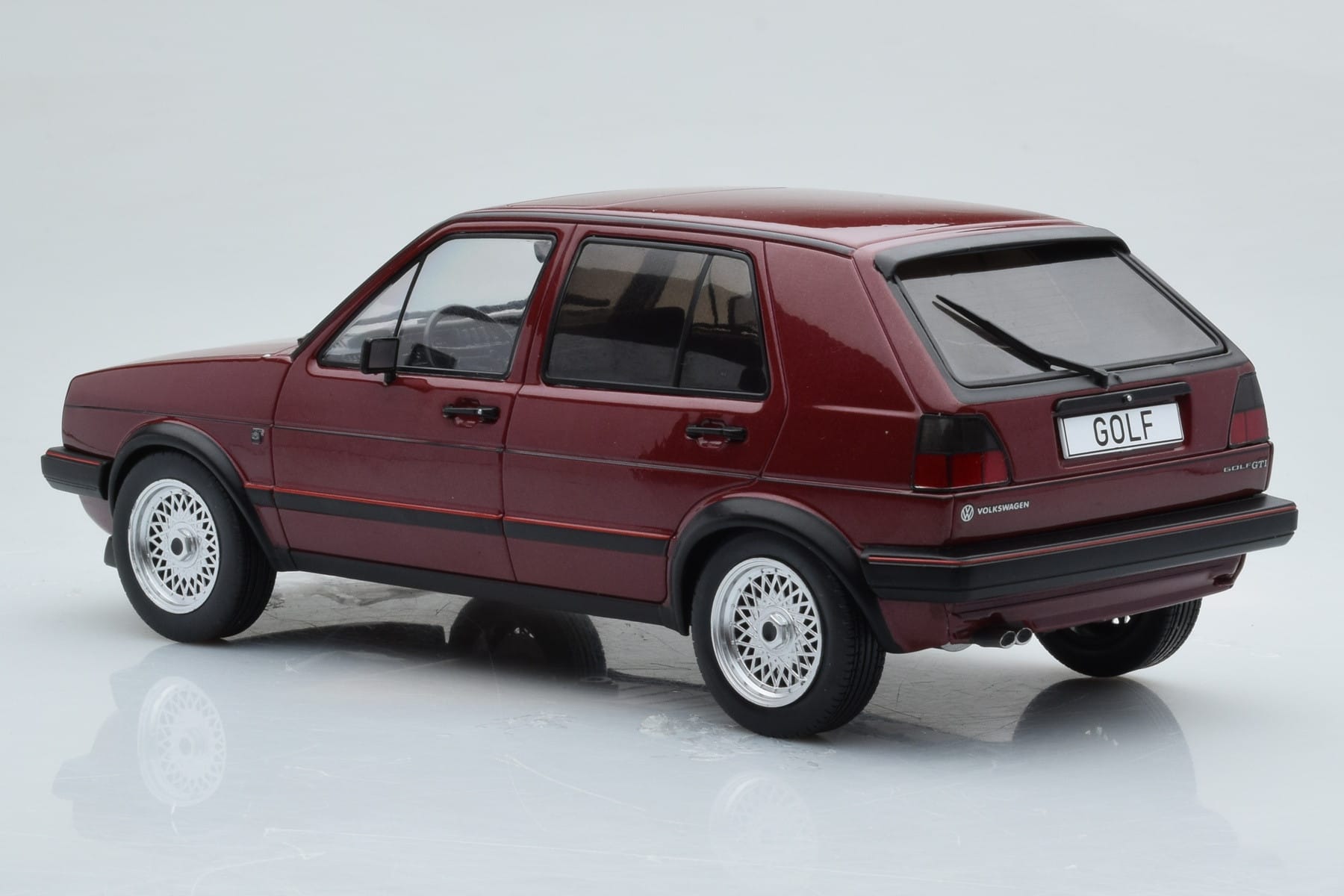 Volkswagen Golf GTI Mk2 Rdeč MCG 1:18 MCG18391 Kovina – slika 5 od 6