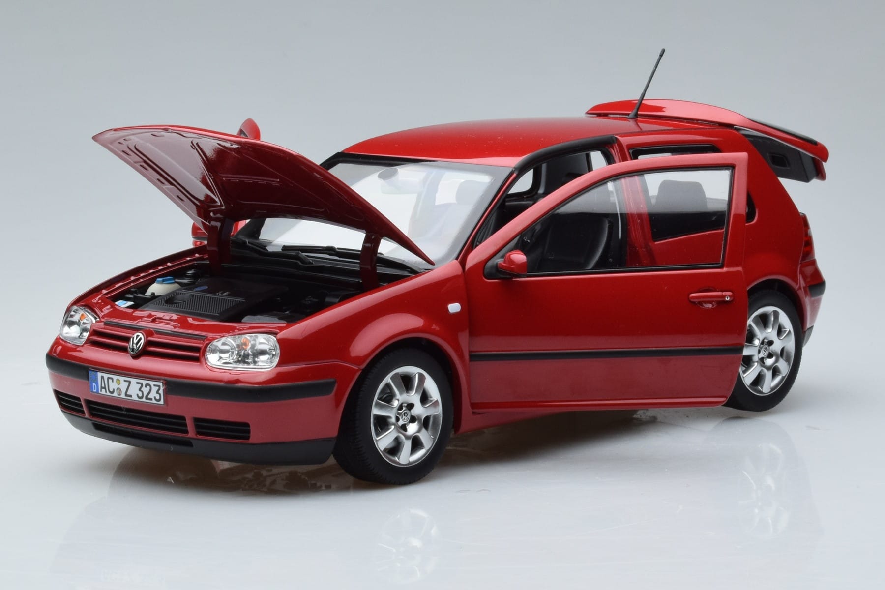 Volkswagen Golf Mk4 Rdeč Norev 1:18 188573 Kovina – slika 2 od 7