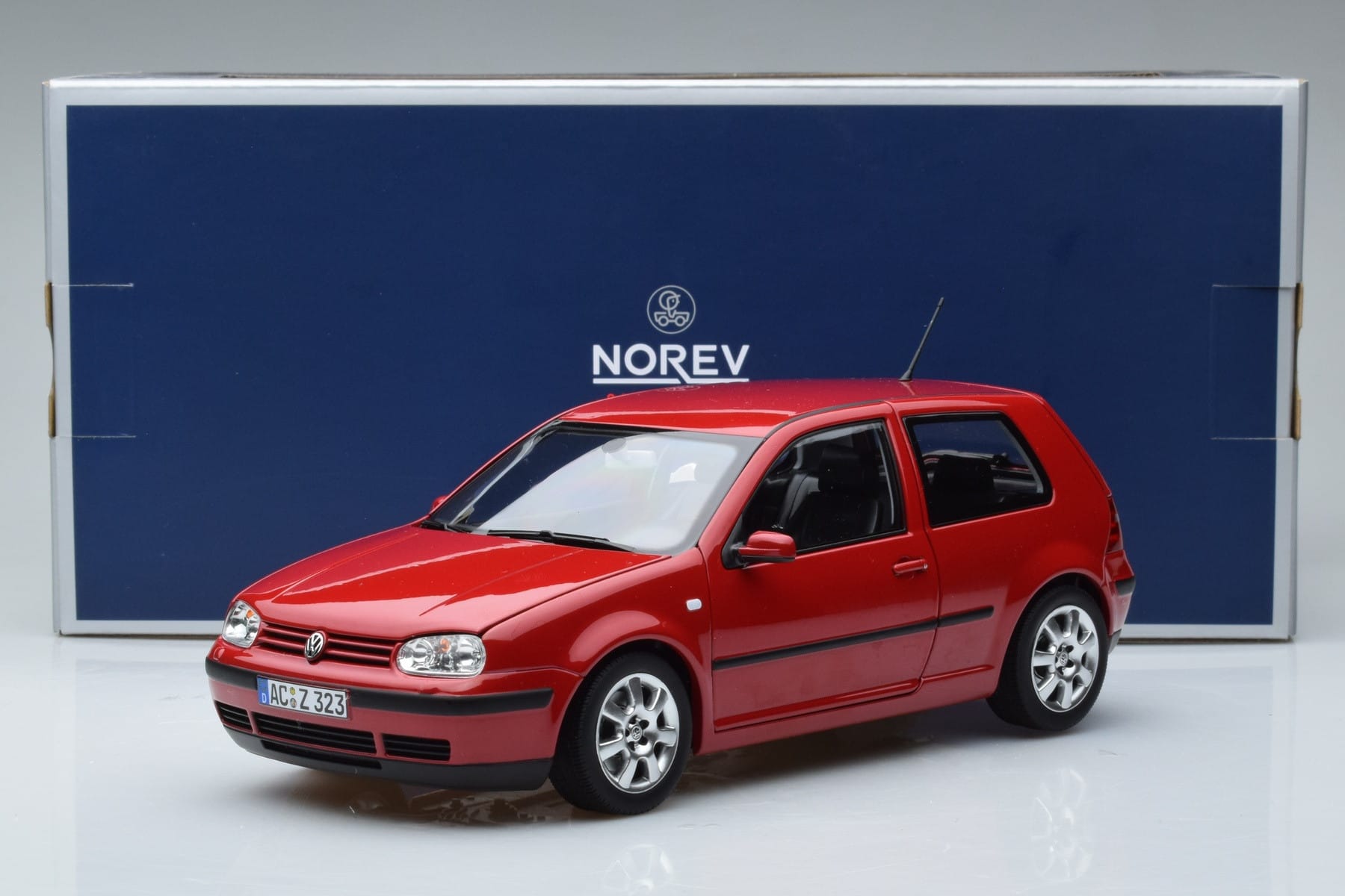 Volkswagen Golf Mk4 Rdeč Norev 1:18 188573 Kovina – slika 7 od 7