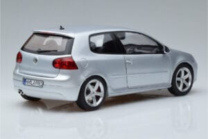 Volkswagen Golf GTI Mk5 Pirelli Edition Srebrna Norev 1:18 188425 Kovina – slika 3 od 7