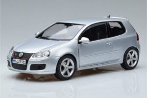 Volkswagen Golf GTI Mk5 Pirelli Edition Srebrna Norev 1:18 188425 Kovina