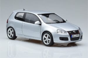 Volkswagen Golf GTI Mk5 Pirelli Edition Srebrna Norev 1:18 188425 Kovina – slika 5 od 7
