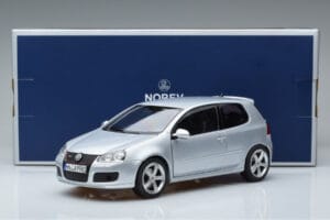 Volkswagen Golf GTI Mk5 Pirelli Edition Srebrna Norev 1:18 188425 Kovina – slika 7 od 7