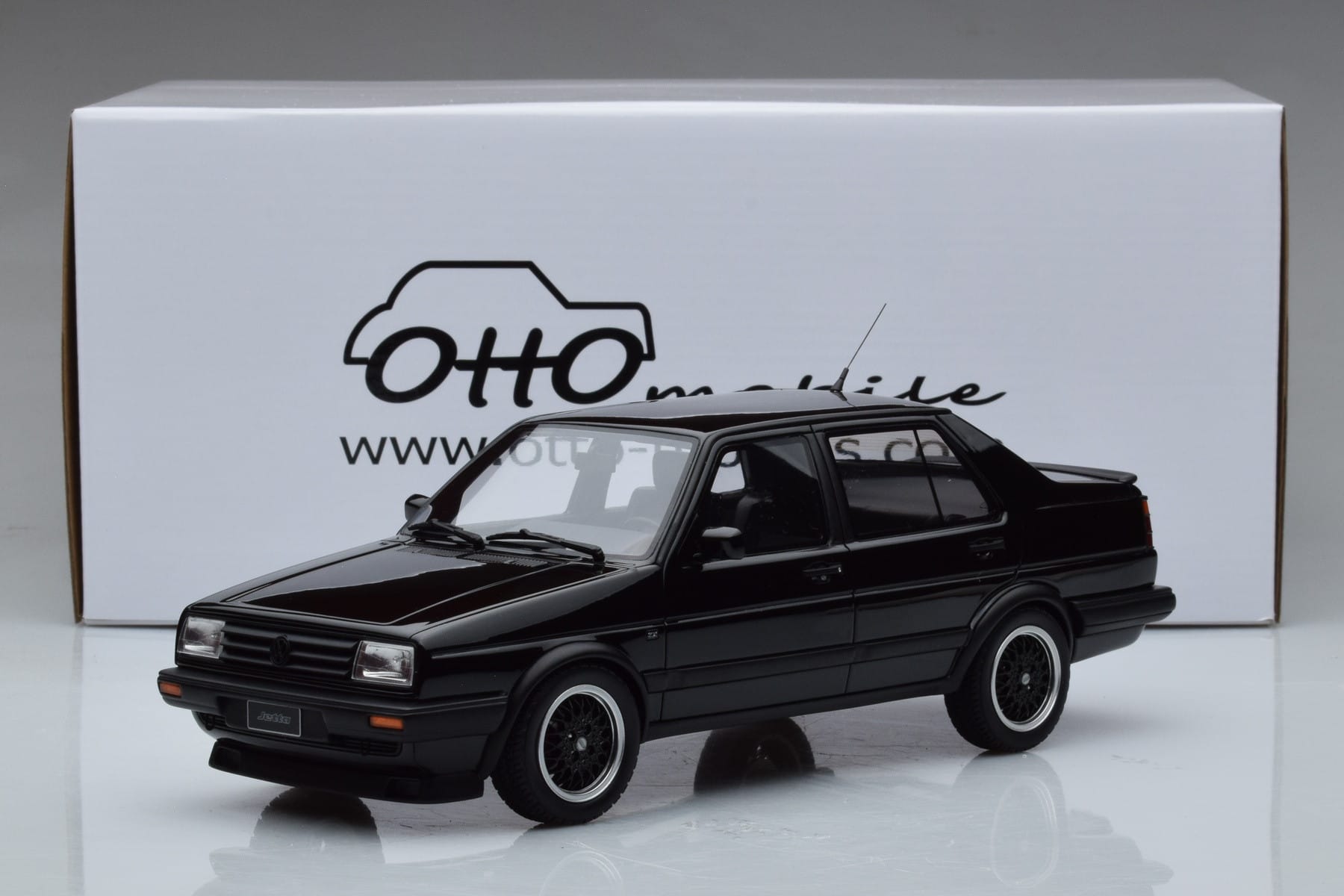 Volkswagen Jetta Mk2 Črn Otto 1:18 OT1021 Smola – slika 6 od 6