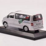 Volkswagen Multivan T5 Srebrna Heli Coil Edition Minichamps 1:43 - image 3 of 4