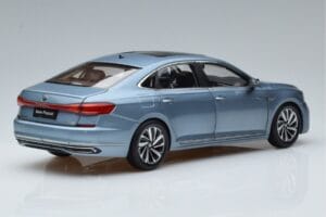 Volkswagen Passat B8 Moder FAW 1:18 ZVF000003A Kovina – slika 3 od 7