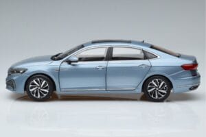 Volkswagen Passat B8 Moder FAW 1:18 ZVF000003A Kovina – slika 4 od 7