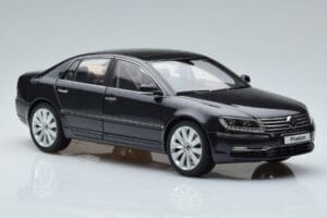 Volkswagen Phaeton V6 Mazeppa Siv Kyosho 1:18 08831MBK Kovina – slika 6 od 9