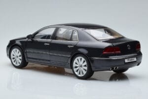 Volkswagen Phaeton V6 Mazeppa Siv Kyosho 1:18 08831MBK Kovina – slika 7 od 9
