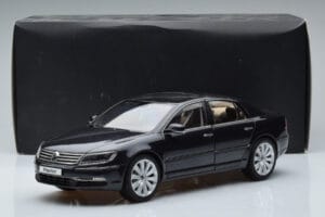 Volkswagen Phaeton V6 Mazeppa Siv Kyosho 1:18 08831MBK Kovina – slika 9 od 9