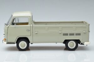 Volkswagen T2a Pickup Izdaja 50. Obletnice Schuco 1:18 450019800 Kovina – slika 4 od 7
