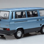 Volkswagen T3 Multivan Modra Norev 1:18 - image 2 of 6