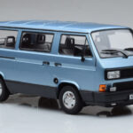 Volkswagen T3 Multivan Modra Norev 1:18 - image 4 of 6