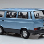 Volkswagen T3 Multivan Modra Norev 1:18 - image 5 of 6