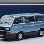Volkswagen T3 Multivan Modra Norev 1:18 - image 6 of 6