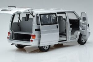 Volkswagen T4b Transporter Caravelle Minibus Schuco 1:18 450041500 Kovina – slika 2 od 8