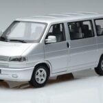 Volkswagen T4b Transporter Caravelle Minibus Schuco 1:18 450041500 Kovina