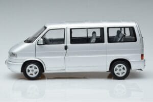 Volkswagen T4b Transporter Caravelle Minibus Schuco 1:18 450041500 Kovina – slika 5 od 8