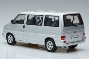 Volkswagen T4b Transporter Caravelle Minibus Schuco 1:18 450041500 Kovina – slika 7 od 8
