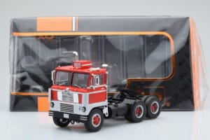 White 7400 Rdeč Srebrn IXO 1:43 TR170 Kovina – slika 5 od 5