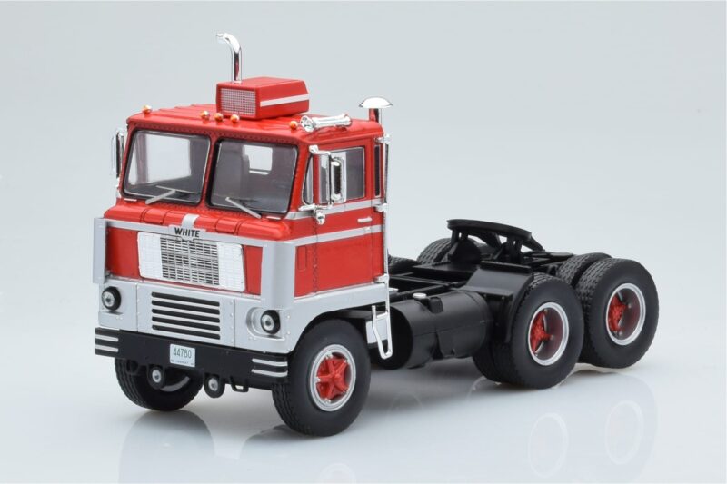 White 7400 Rdeč Srebrn IXO 1:43 TR170 Kovina