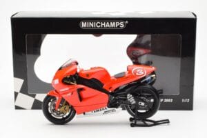 Yamaha YZR-M1 Marlboro Yamaha Team #3 M. Biaggi MotoGP 2002 Minichamps 1:12 122026303 Kovina – slika 4 od 4