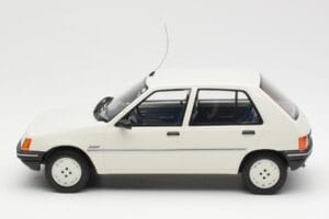 Peugeot 205 Junior Bela Otto 1:18 OT463 Smola – slika 3 od 6