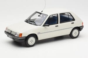 Peugeot 205 Junior Bela Otto 1:18 OT463 Smola