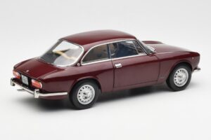 Alfa Romeo 2000 GTV Kostanjevo Rdeč Norev 1:18 187916 Kovina – slika 3 od 8