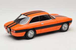 Alfa Romeo 2000 GTV Oranžen Norev 1:18 187918 Kovina – slika 3 od 8