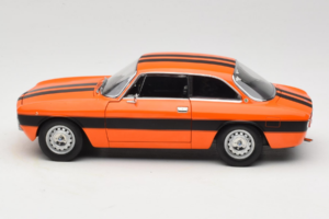 Alfa Romeo 2000 GTV Oranžen Norev 1:18 187918 Kovina – slika 4 od 8