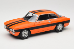 Alfa Romeo 2000 GTV Oranžen Norev 1:18 187918 Kovina