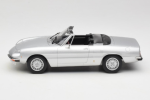Alfa Romeo 2000 Spider Srebrn Norev 1:18 187884 Kovina – slika 3 od 6