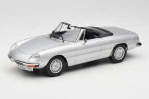 Alfa Romeo 2000 Spider Srebrn Norev 1:18 187884 Kovina