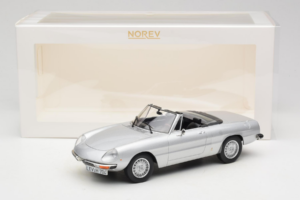 Alfa Romeo 2000 Spider Srebrn Norev 1:18 187884 Kovina – slika 6 od 6