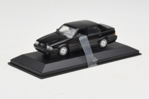 Alfa Romeo 75 3.0 V6 Črna Minichamps 1:43 403120463 Kovina – slika 2 od 4