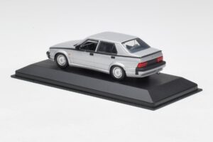 Alfa Romeo 75 3.0 V6 Srebrn Minichamps 1:43 400120461 Kovina – slika 3 od 4