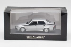 Alfa Romeo 75 3.0 V6 Srebrn Minichamps 1:43 400120461 Kovina – slika 4 od 4
