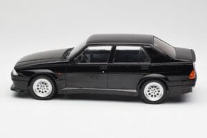 Alfa Romeo 75 Turbo Evoluzione Črn MCG 1:18 MCG18429 Kovina – slika 3 od 6