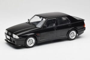 Alfa Romeo 75 Turbo Evoluzione Črn MCG 1:18 MCG18429 Kovina