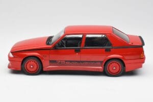 Alfa Romeo 75 Turbo Evoluzione Rdeč MCG 1:18 MCG18428 Kovina – slika 3 od 6